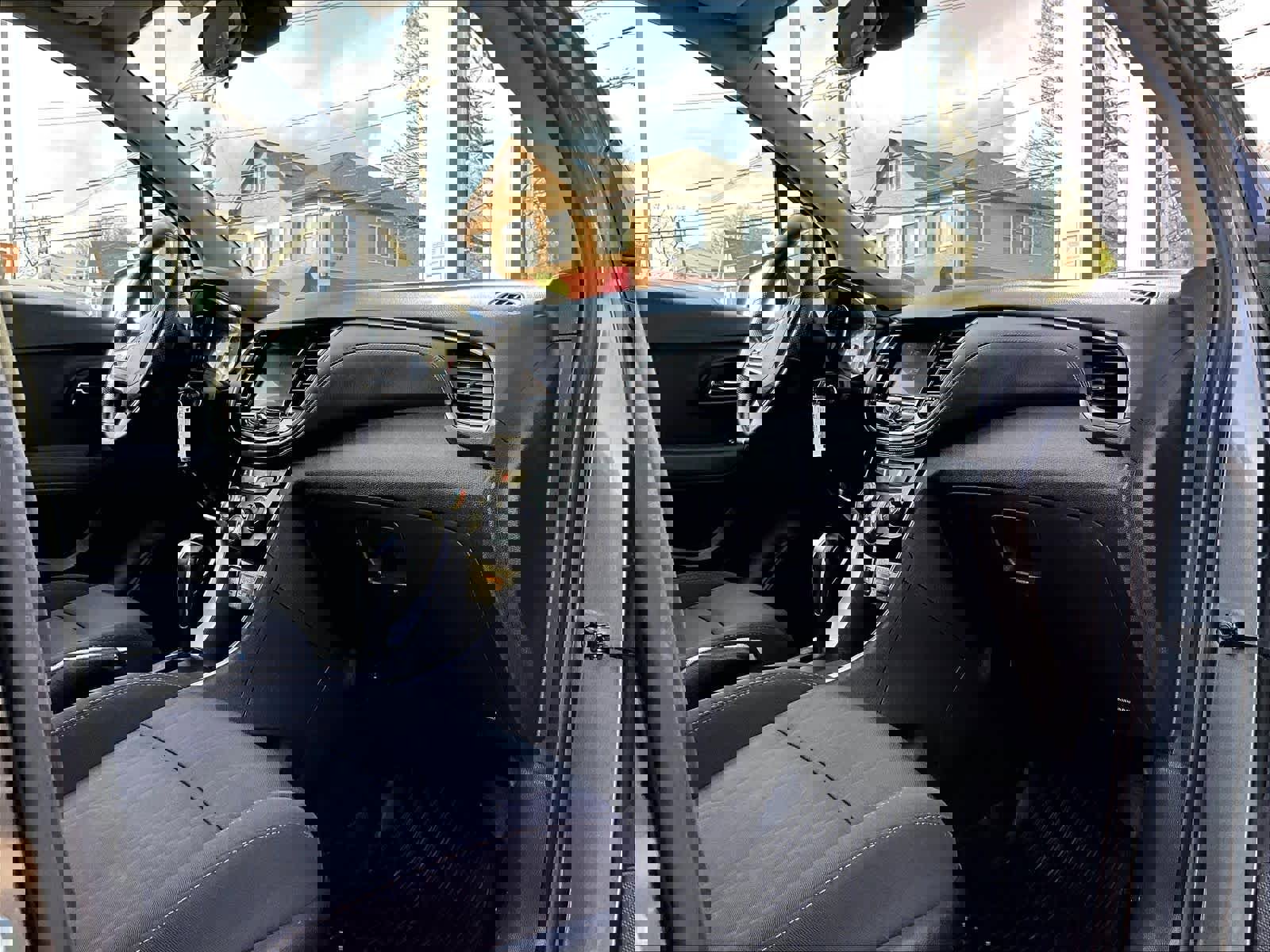 Used 2020 Chevrolet Trax LT image 14