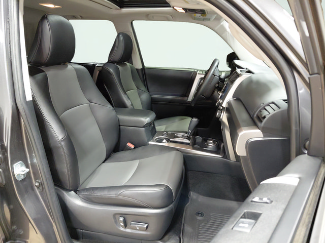 Used 2022 Toyota 4Runner SR5 Premium w/ Moonroof Package AWD/4WD image 16
