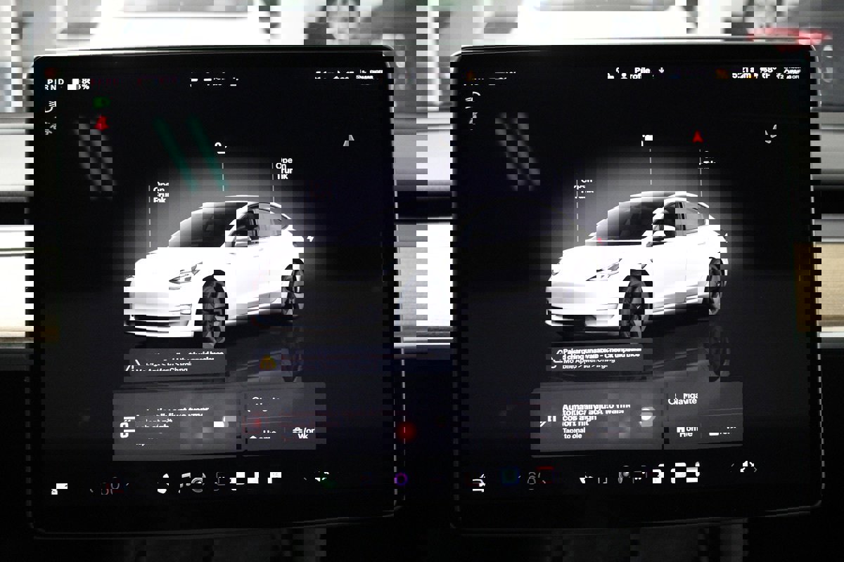 Used 2023 Tesla Model 3 Standard Range image 23