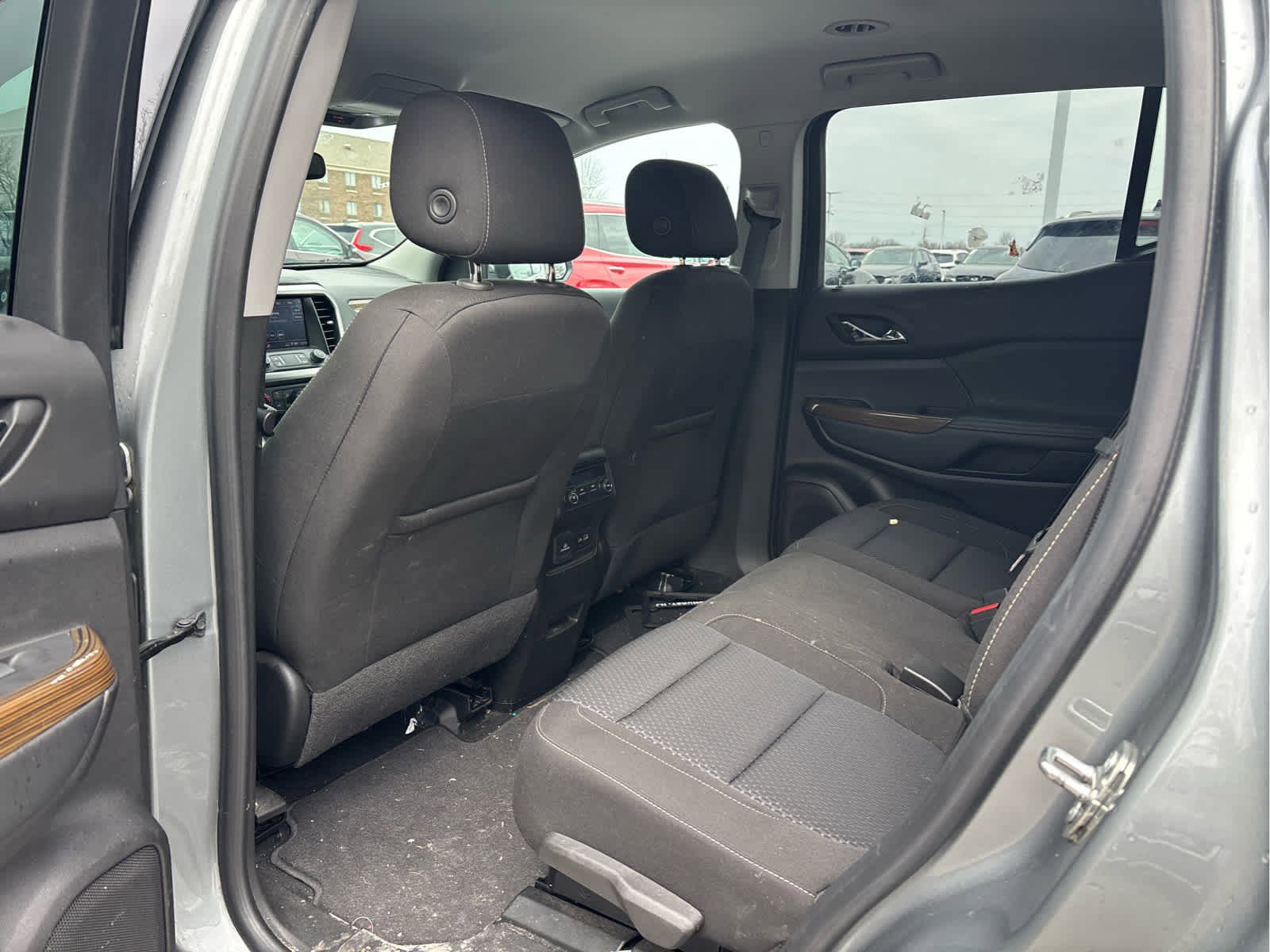 Used 2023 GMC Acadia SLE w/ Driver Convenience Package image 5