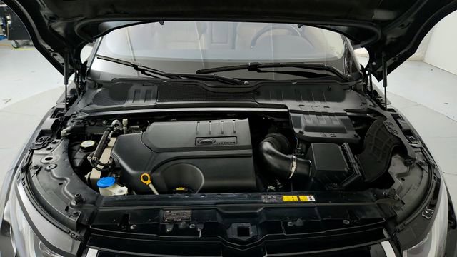 Used 2018 Land Rover Range Rover Evoque SE Premium image 25