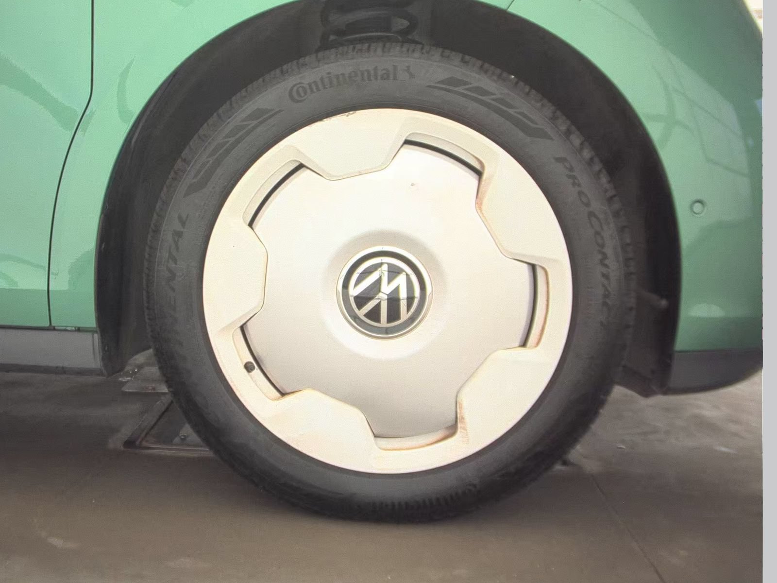 Used 2025 Volkswagen ID. Buzz 1st Edition AWD/4WD image 9