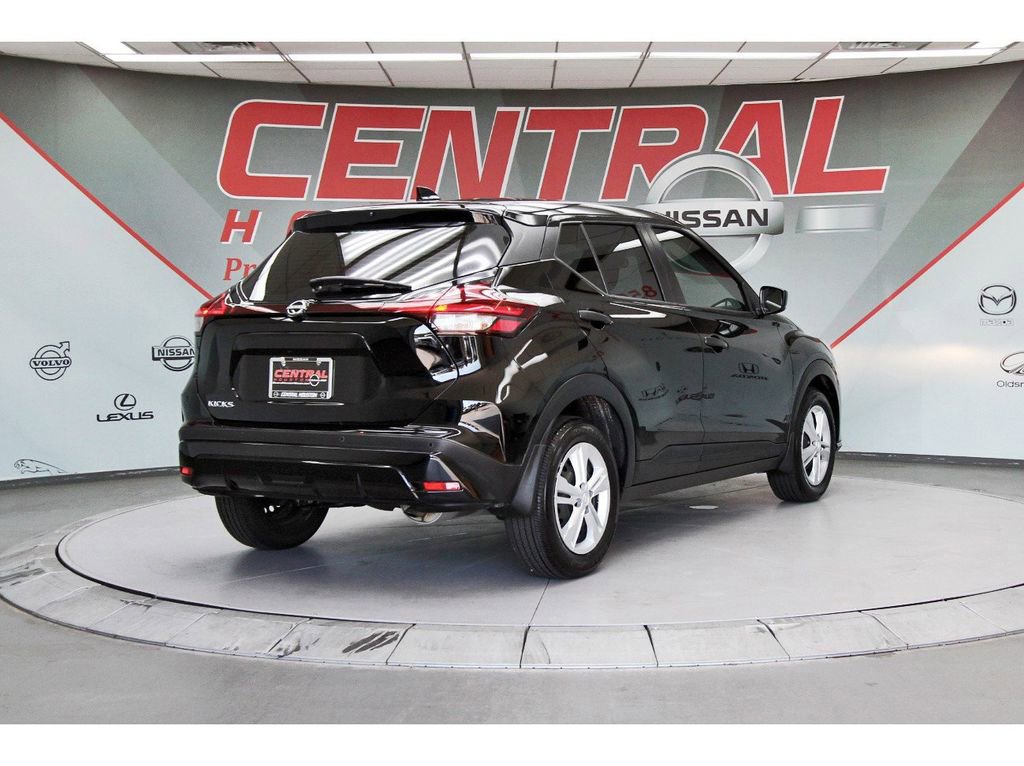 Certified 2025 Nissan Kicks Play S image 5