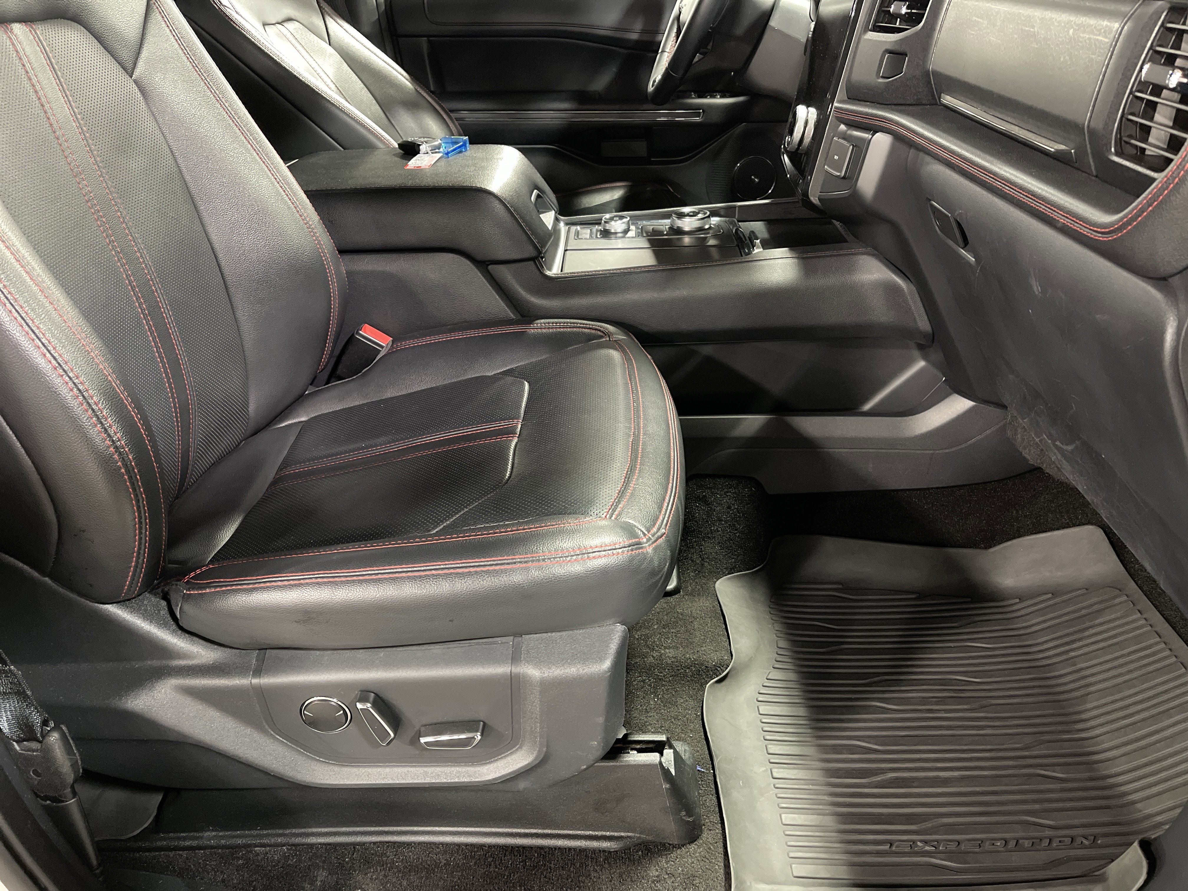 Used 2022 Ford Expedition Max Limited image 15