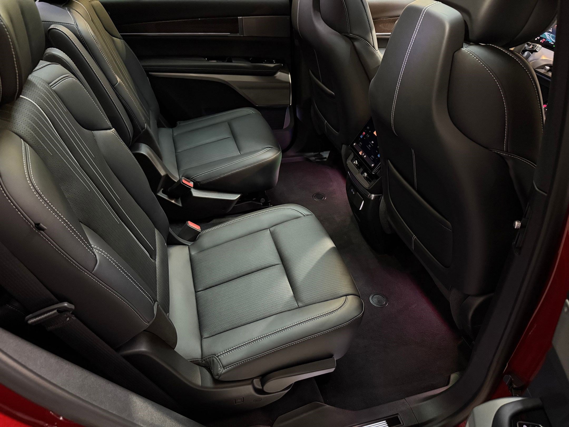 New 2026 Cadillac Vistiq Luxury w/ LPO, Floor Liner Package image 51