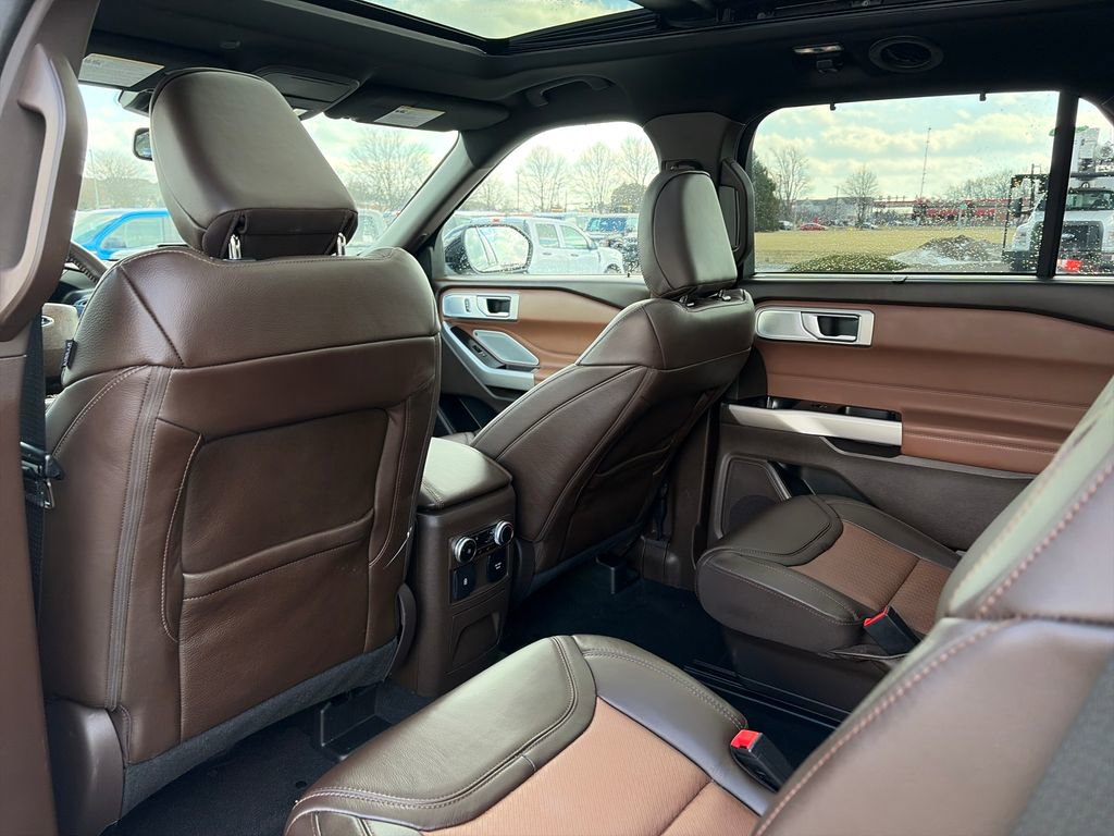 Used 2023 Ford Explorer King Ranch w/ Technology Package image 36