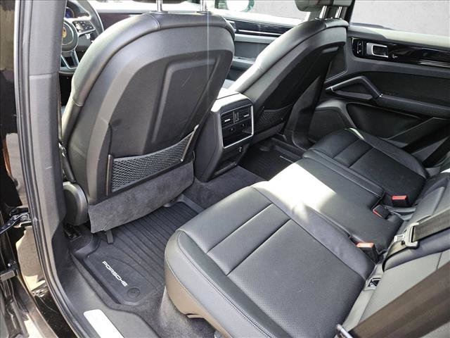 Used 2021 Porsche Cayenne image 9