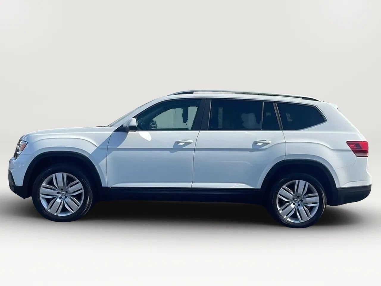 Used 2019 Volkswagen Atlas SE w/ Panoramic Sunroof Package FWD image 4