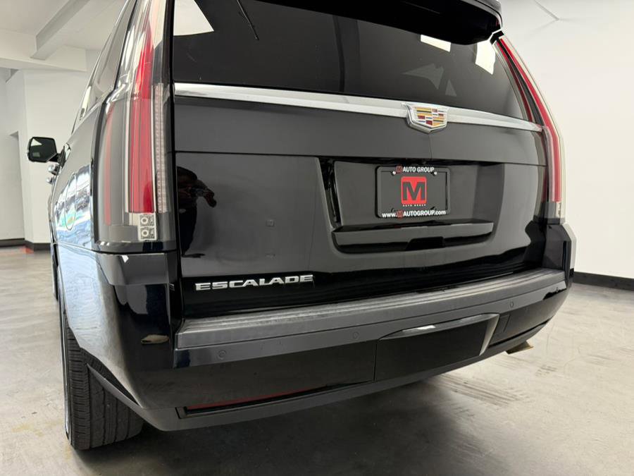 Used 2015 Cadillac Escalade Premium image 18