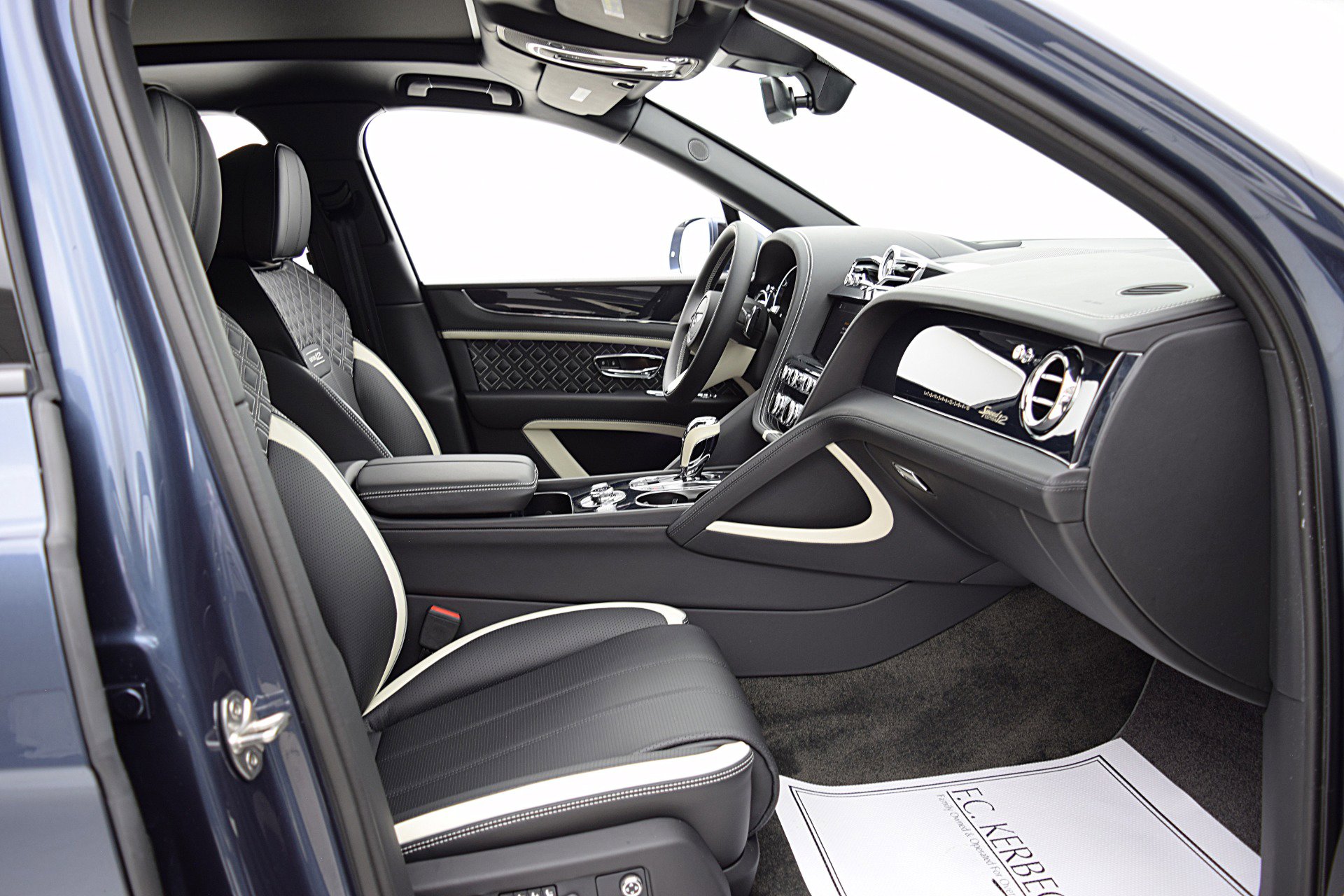 Used 2023 Bentley Bentayga Speed image 28