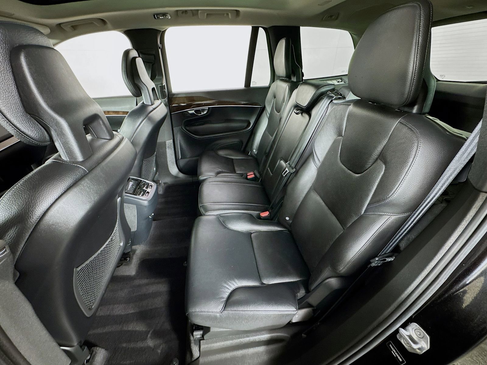 Used 2016 Volvo XC90 T6 Momentum AWD/4WD image 18