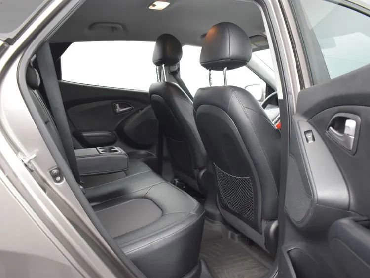 Used 2011 Hyundai Tucson GLS image 18