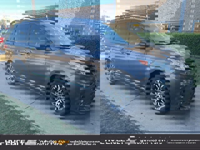 Used 2019 Toyota Sienna XLE image 2