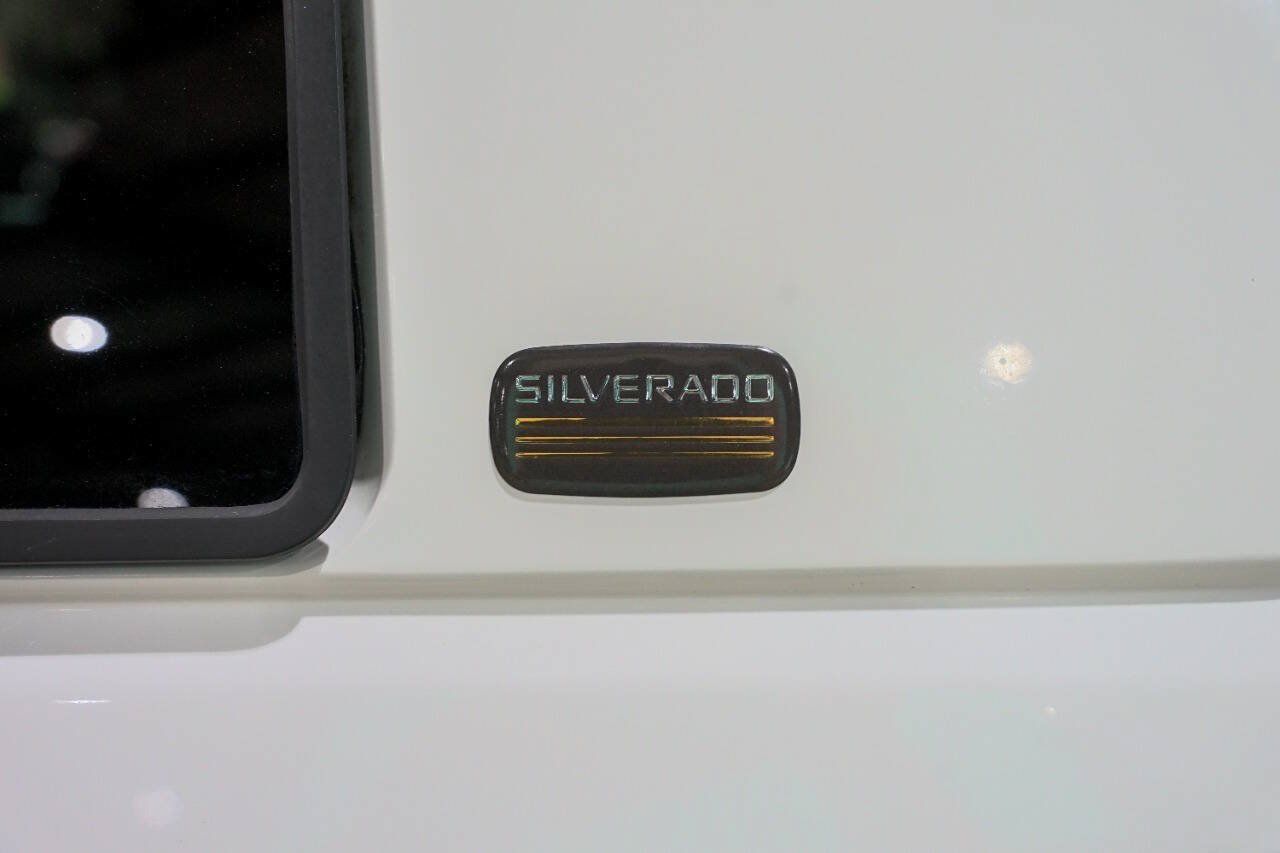 Used 1998 Chevrolet Silverado 1500 4x4 Extended Cab w/ Preferred Equipment Group 2 image 23