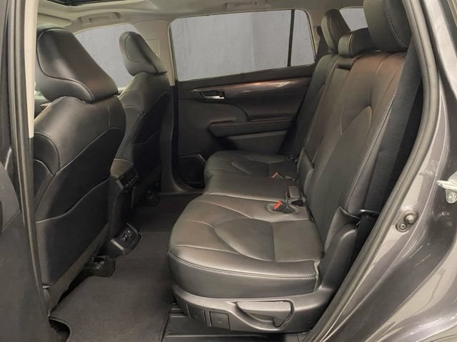 Used 2021 Toyota Highlander Limited AWD/4WD image 9