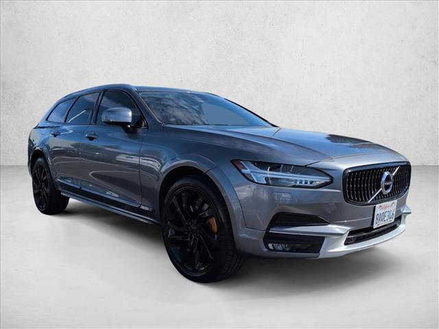 Used 2018 Volvo V90 T6 Cross Country image 3