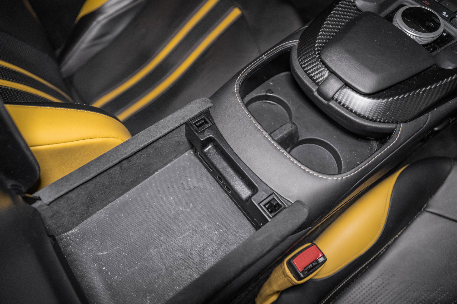 Used 2019 Aston Martin V8 Vantage image 36