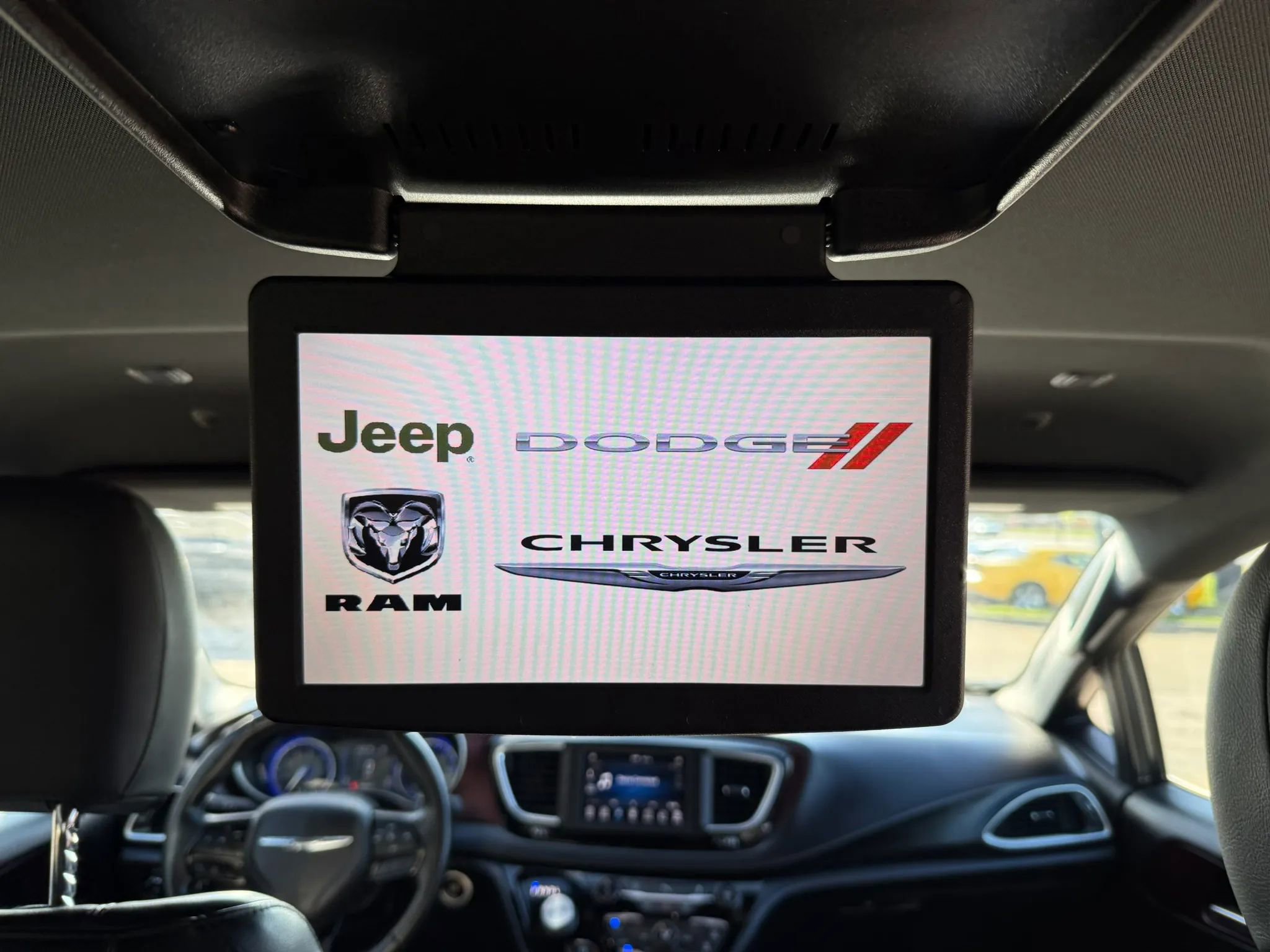 Used 2020 Chrysler Pacifica Touring-L FWD image 33