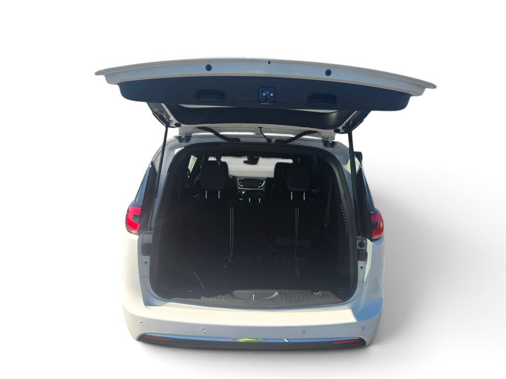 Used 2025 Chrysler Pacifica Select FWD image 5