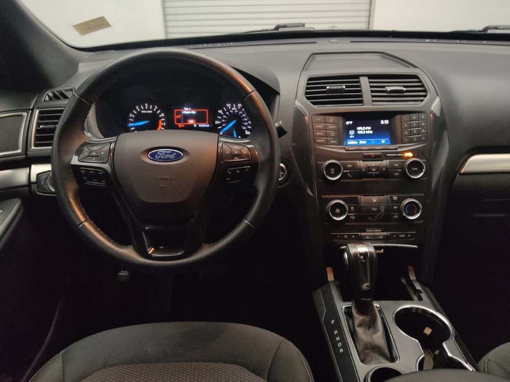 Used 2018 Ford Explorer XLT image 22