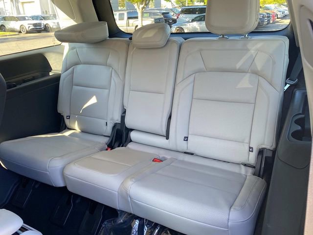 New 2025 Lincoln Navigator Reserve AWD/4WD image 8