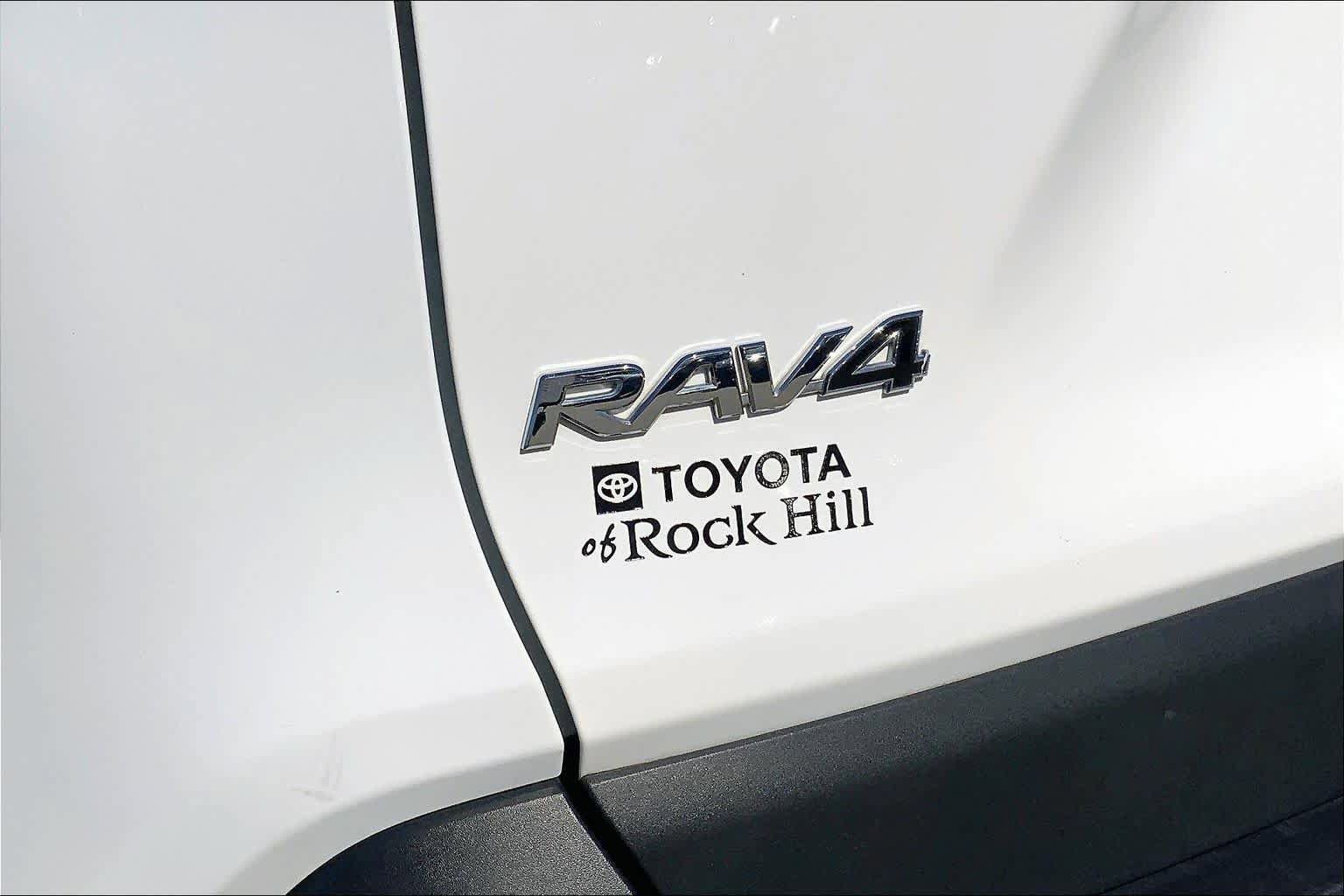 Used 2024 Toyota RAV4 LE AWD/4WD image 32