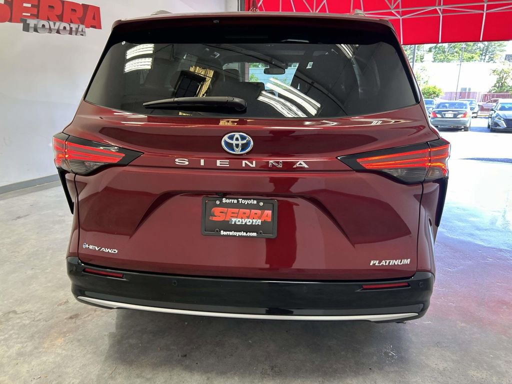 Used 2025 Toyota Sienna Platinum AWD/4WD image 4