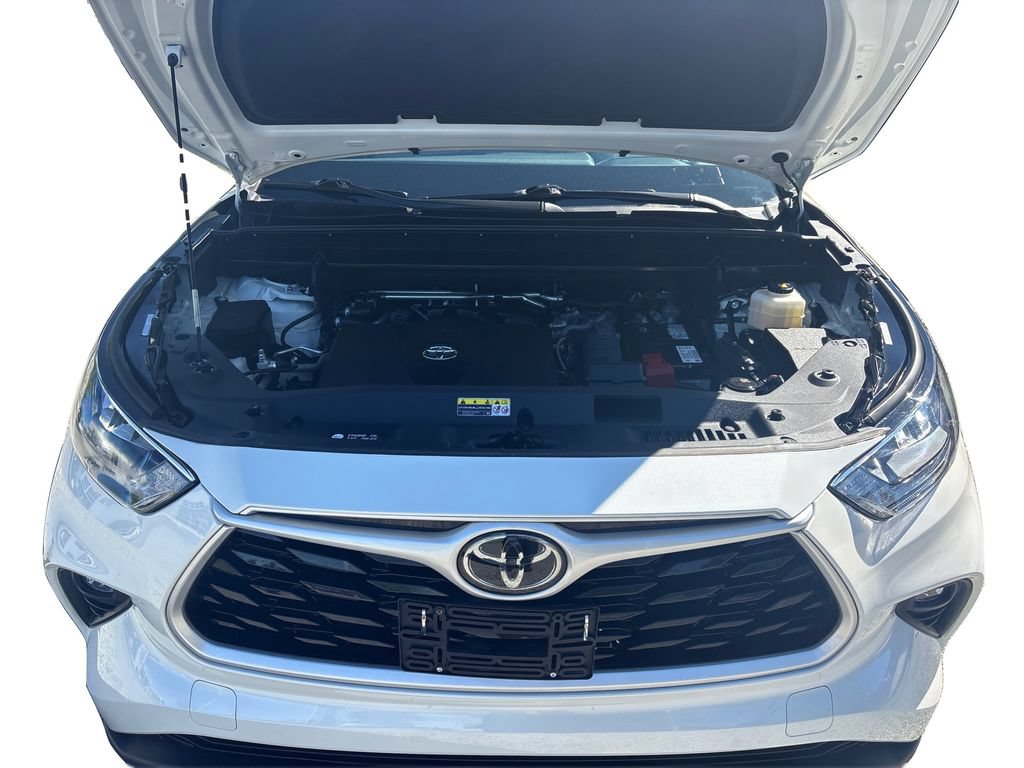 Used 2020 Toyota Highlander XLE AWD/4WD image 25