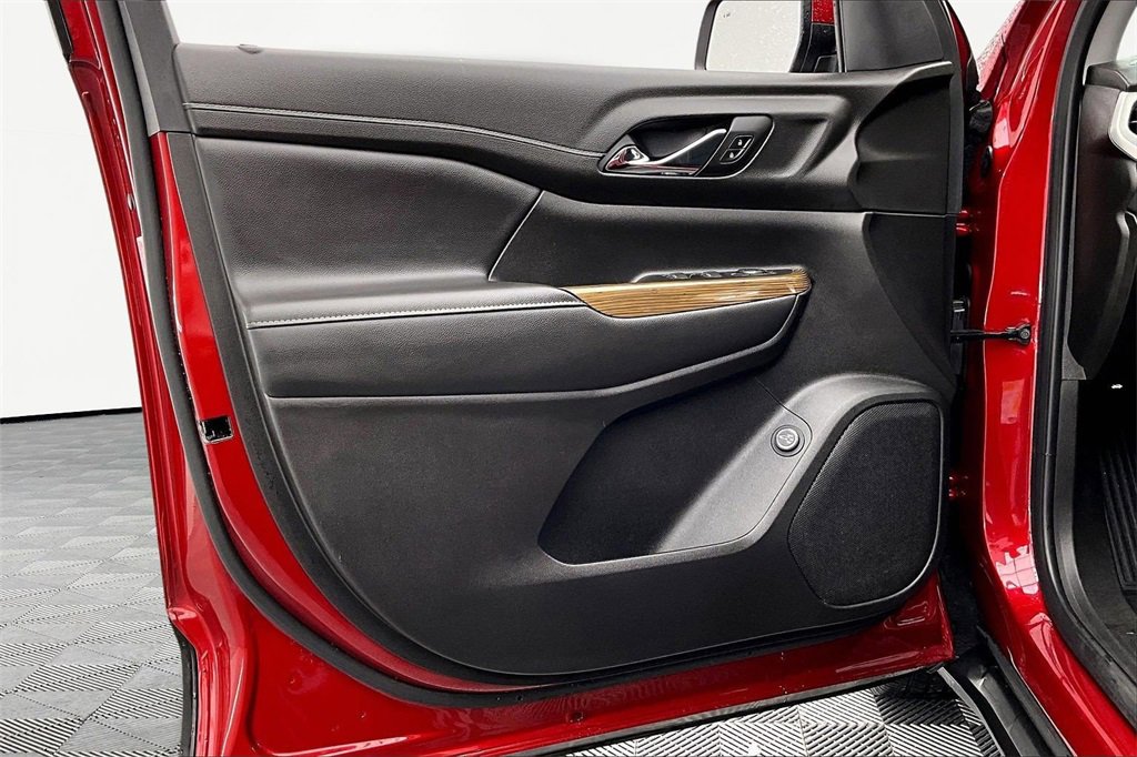 Used 2023 GMC Acadia SLE w/ Driver Convenience Package image 23