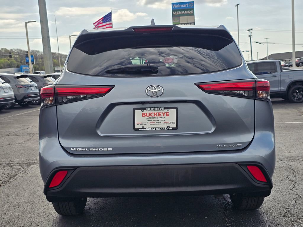 Used 2021 Toyota Highlander XLE AWD/4WD image 7