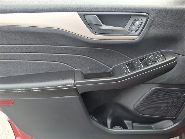 Used 2022 Ford Escape SE w/ Cold Weather Package image 15