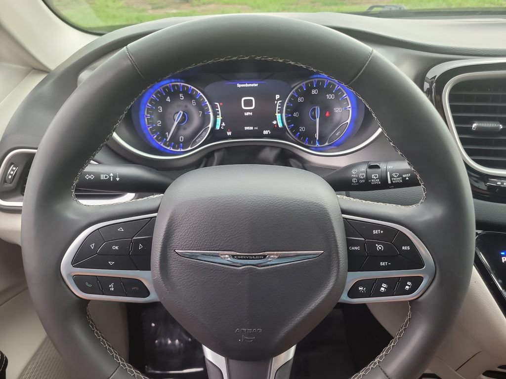 Certified 2023 Chrysler Pacifica Touring-L FWD image 31