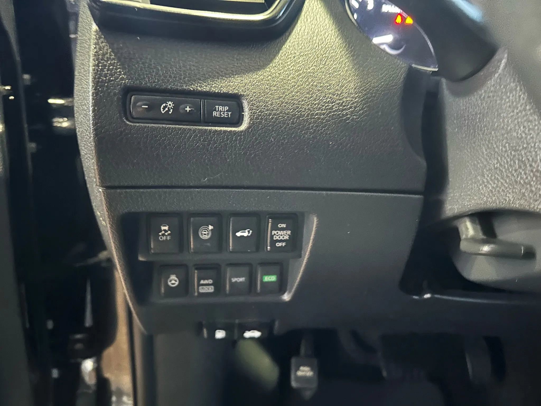 Used 2017 Nissan Rogue SV w/ SV Premium Package image 19