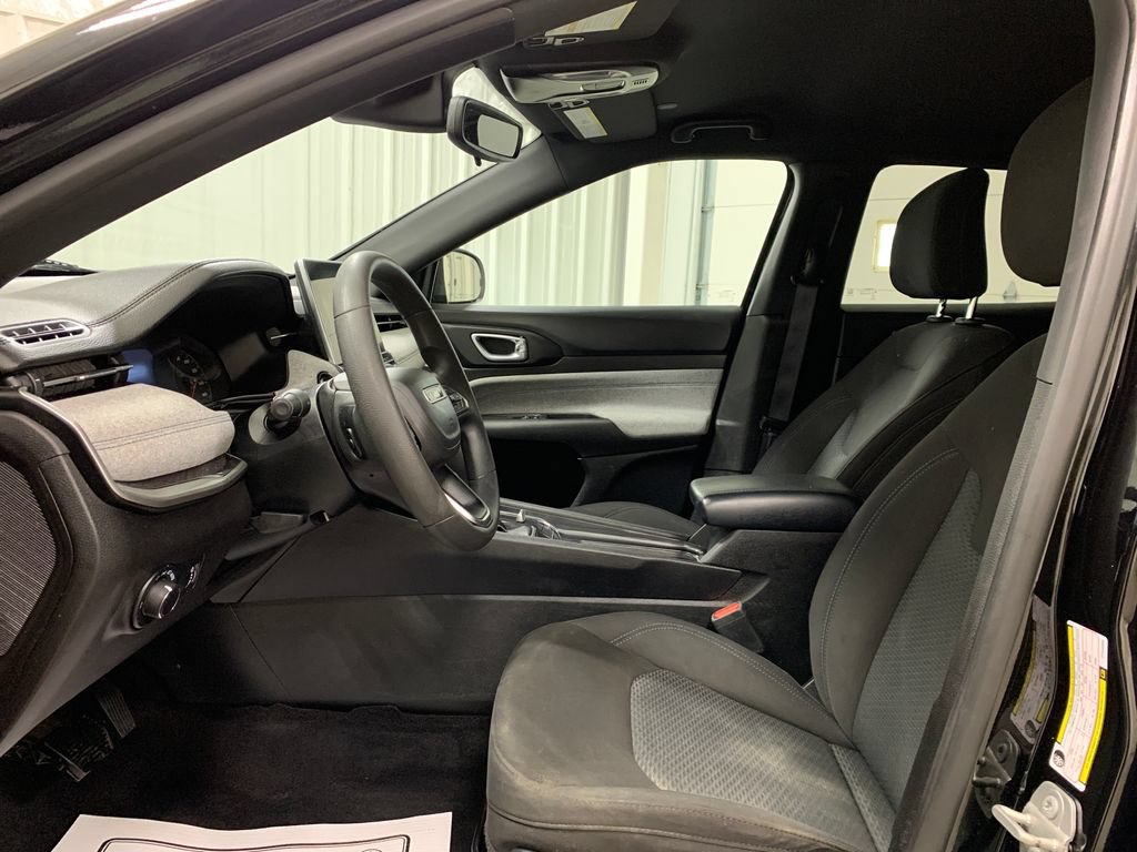 Used 2023 Jeep Compass Sport AWD/4WD image 4