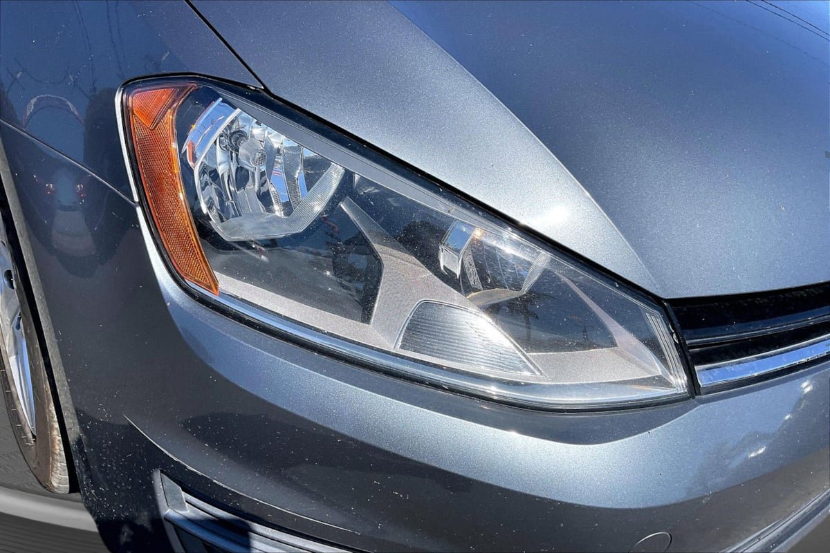 Used 2017 Volkswagen Golf SE FWD image 29