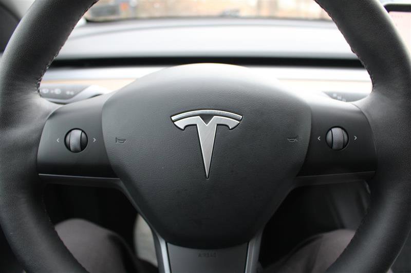 Used 2022 Tesla Model Y Long Range image 14