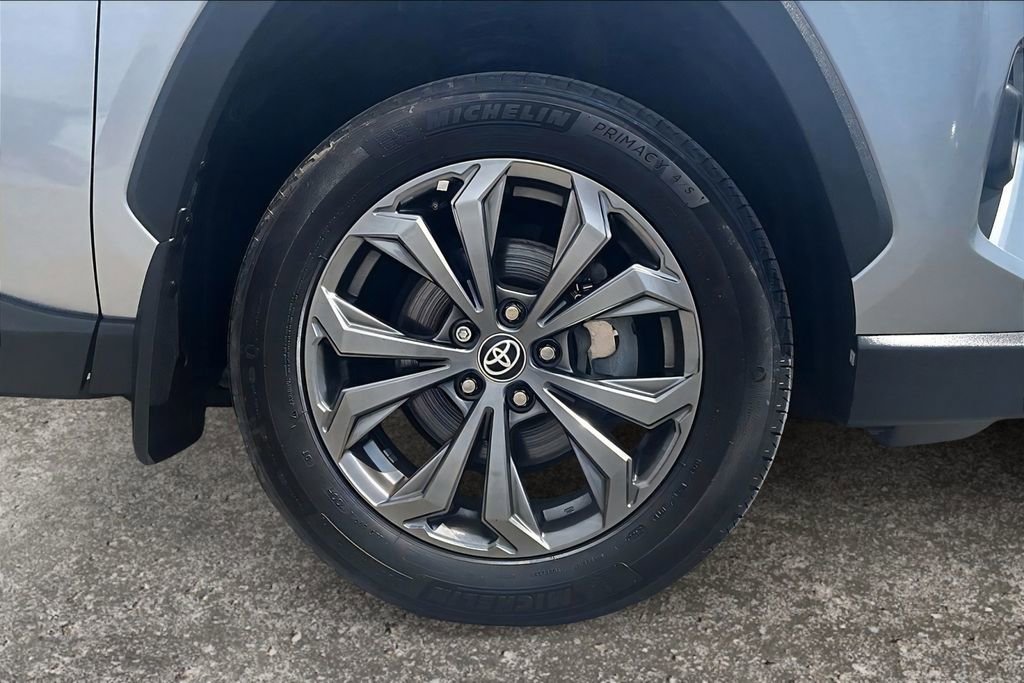 Used 2022 Toyota RAV4 Limited AWD/4WD image 9