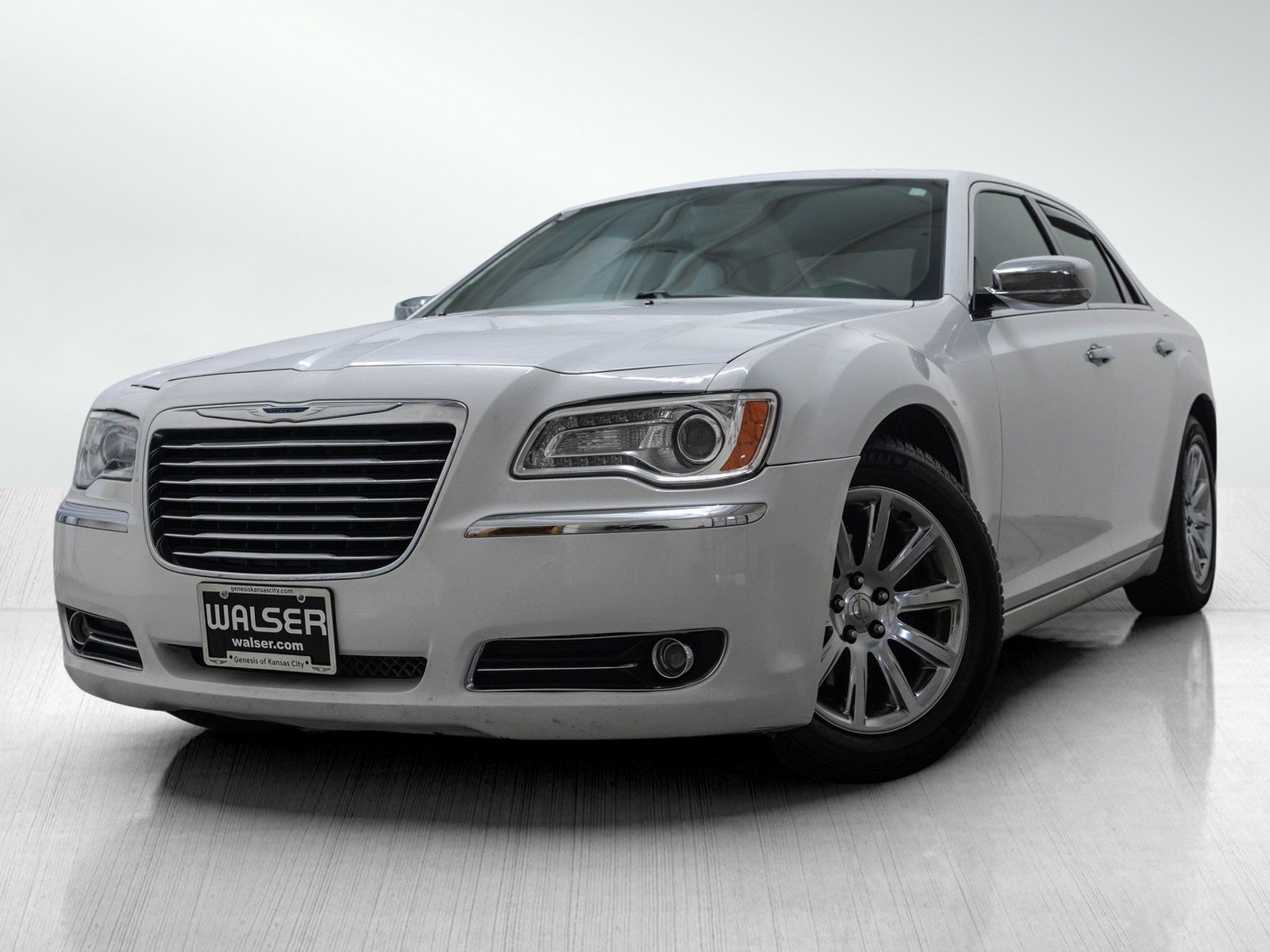 Used 2012 Chrysler 300 Limited RWD image 1