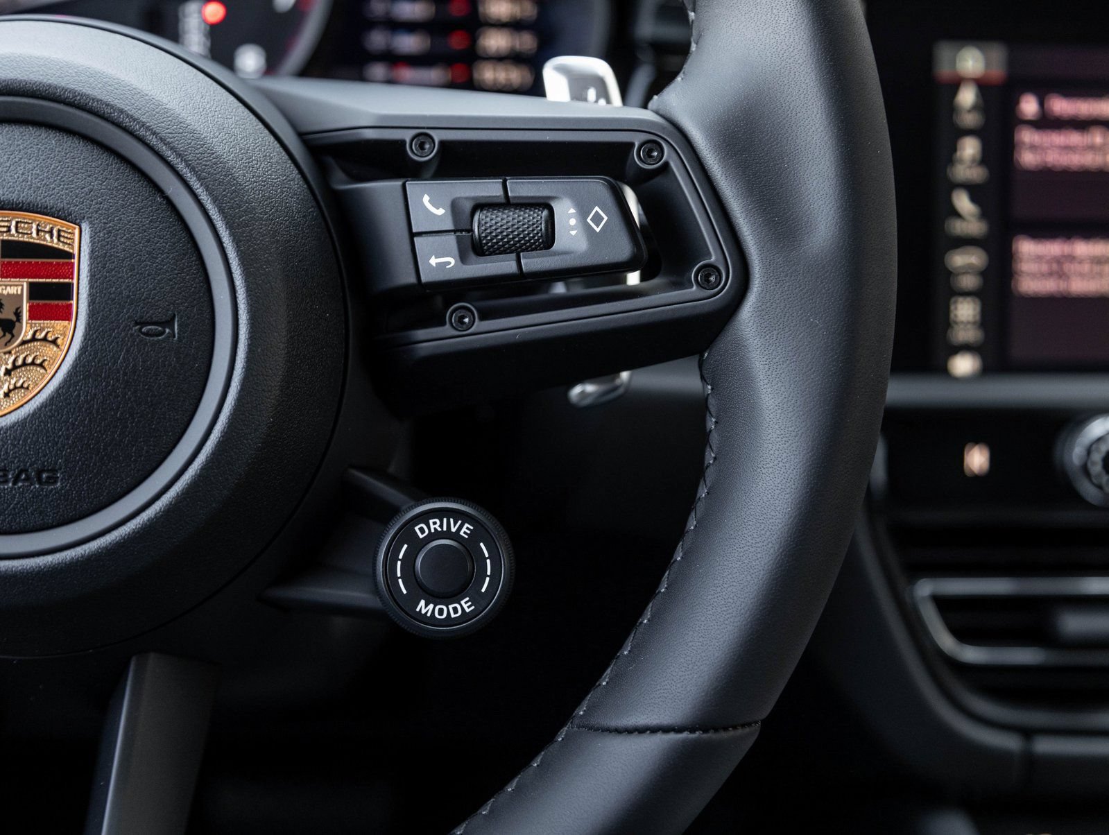 Certified 2026 Porsche Macan Turbo AWD/4WD image 16