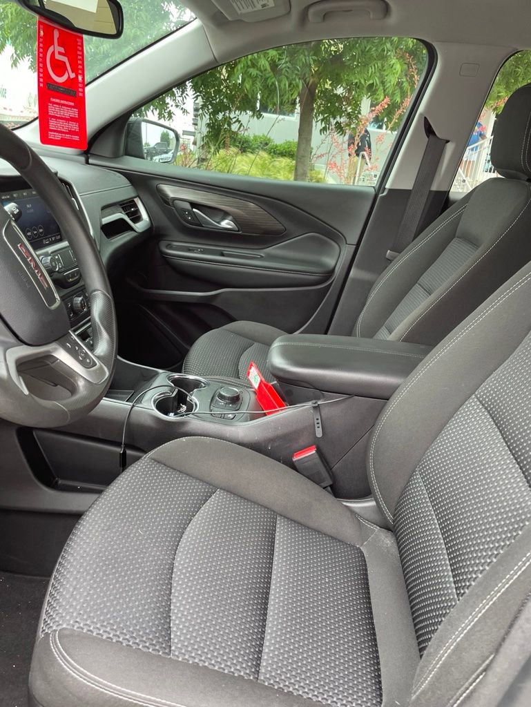 Used 2024 GMC Terrain SLE w/ Driver Convenience Package FWD image 5