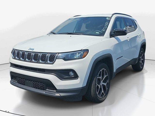 Used 2024 Jeep Compass Latitude AWD/4WD image 7