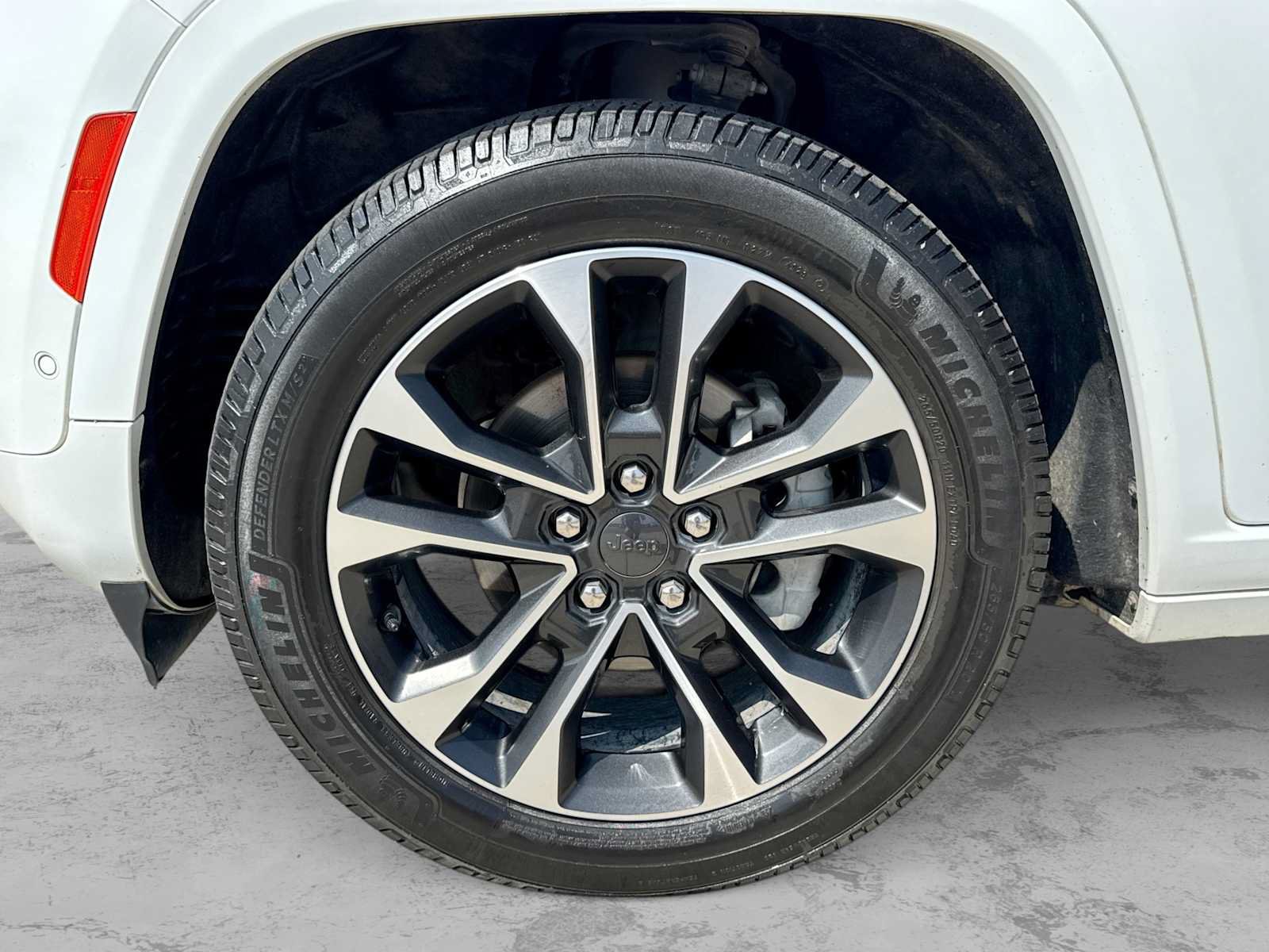 Used 2022 Jeep Grand Cherokee Overland AWD/4WD image 13