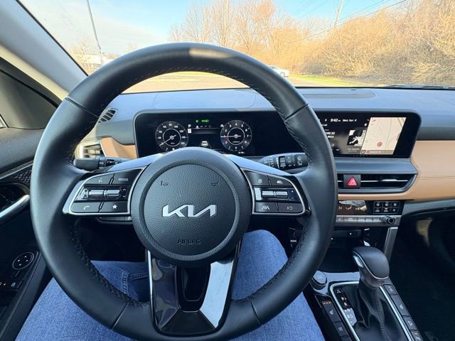 Certified 2025 Kia Seltos EX w/ EX Sunroof Package image 13