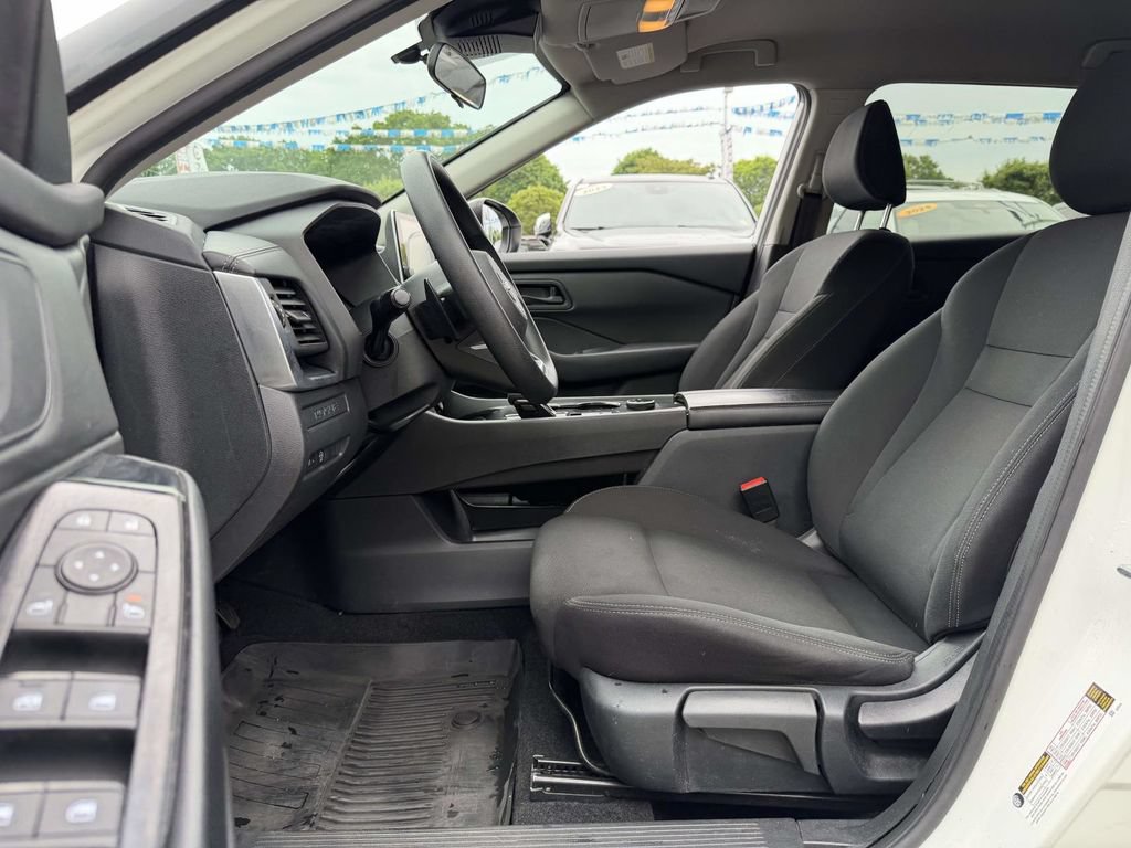 Used 2024 Nissan Rogue S AWD/4WD image 15