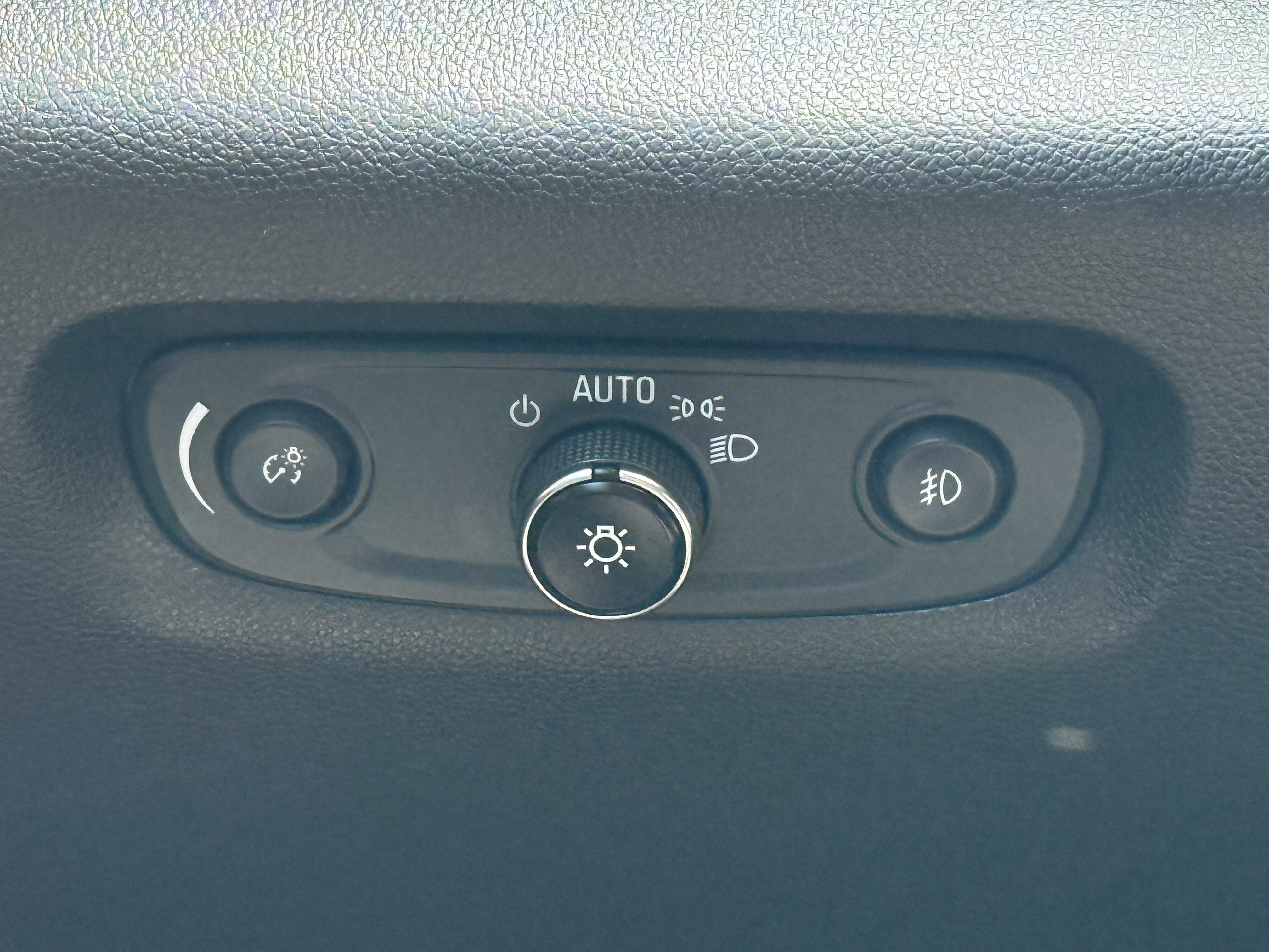 Used 2020 Chevrolet Traverse LT FWD image 21