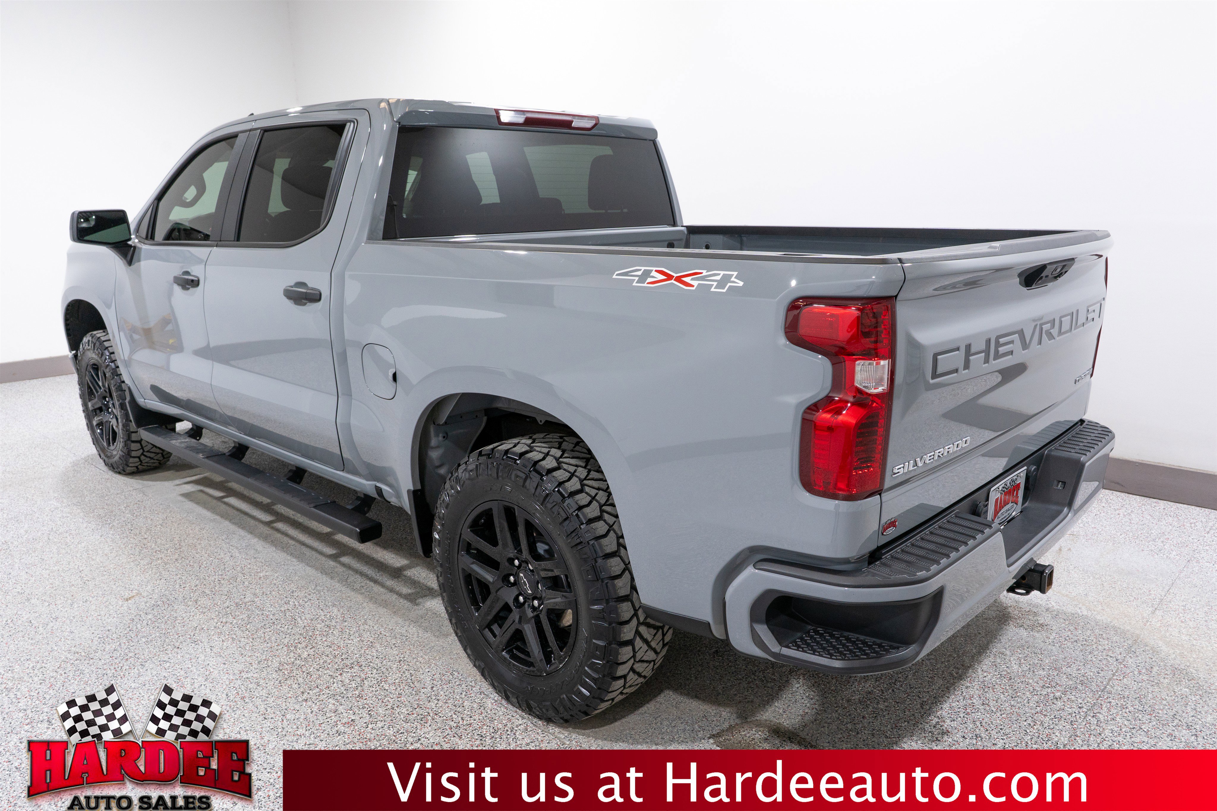 Used 2024 Chevrolet Silverado 1500 Custom image 3