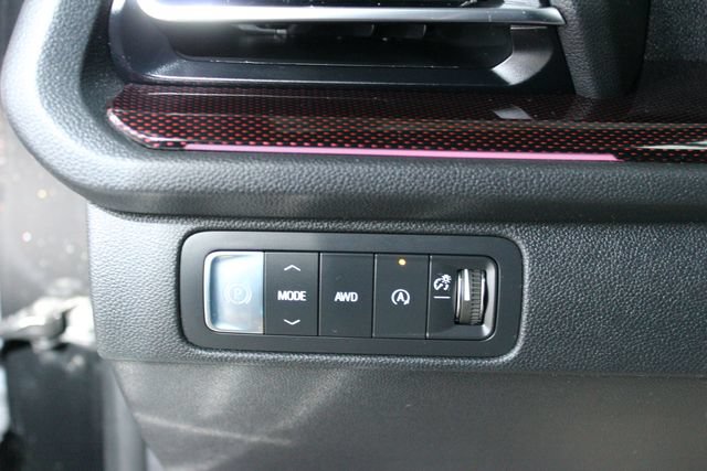 Used 2025 Chevrolet Traverse RS w/ LPO, Floor Liner Package AWD/4WD image 19