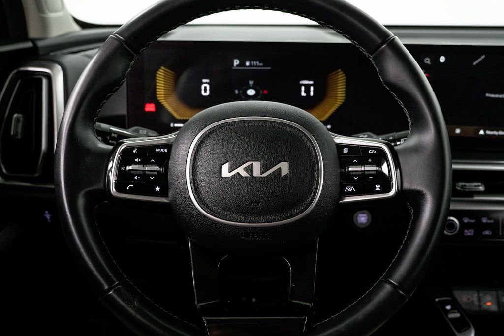 Used 2025 Kia Sorento S image 10