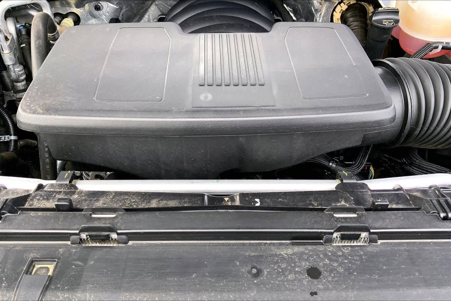 Used 2025 Chevrolet Suburban Z71 AWD/4WD image 32