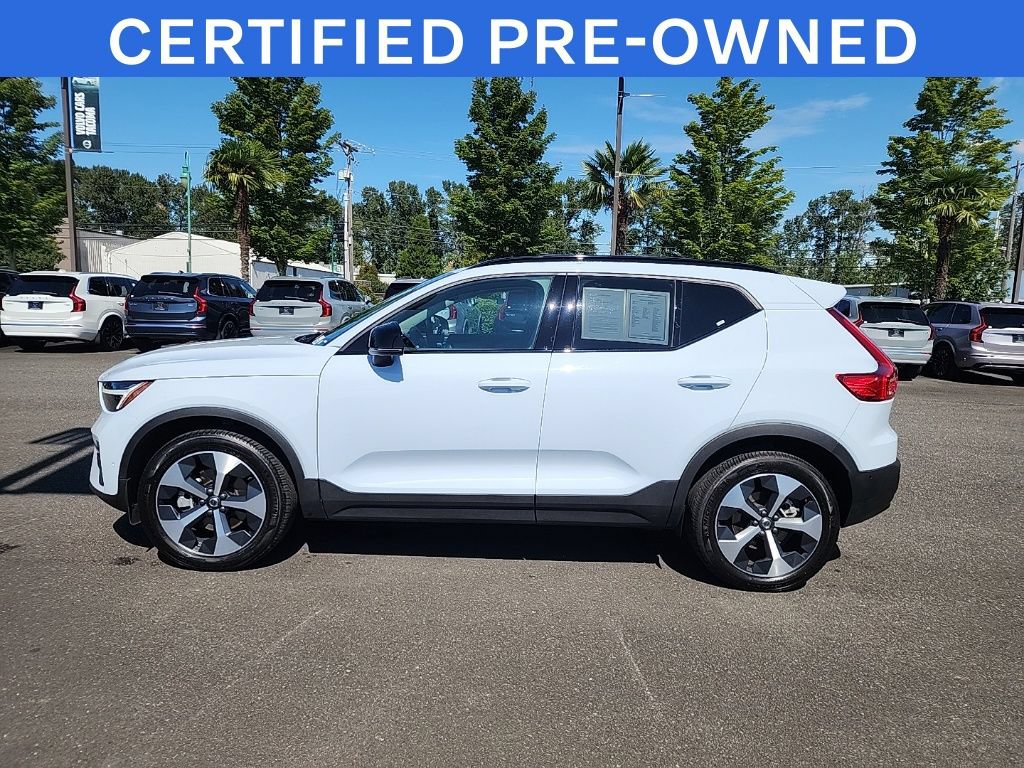 Certified 2026 Volvo XC40 B5 Plus AWD/4WD image 2